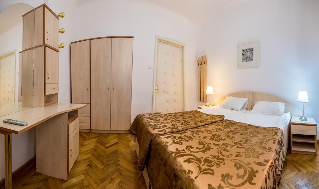 Hotel Rina Cerbul Sinaia Ngoại thất bức ảnh