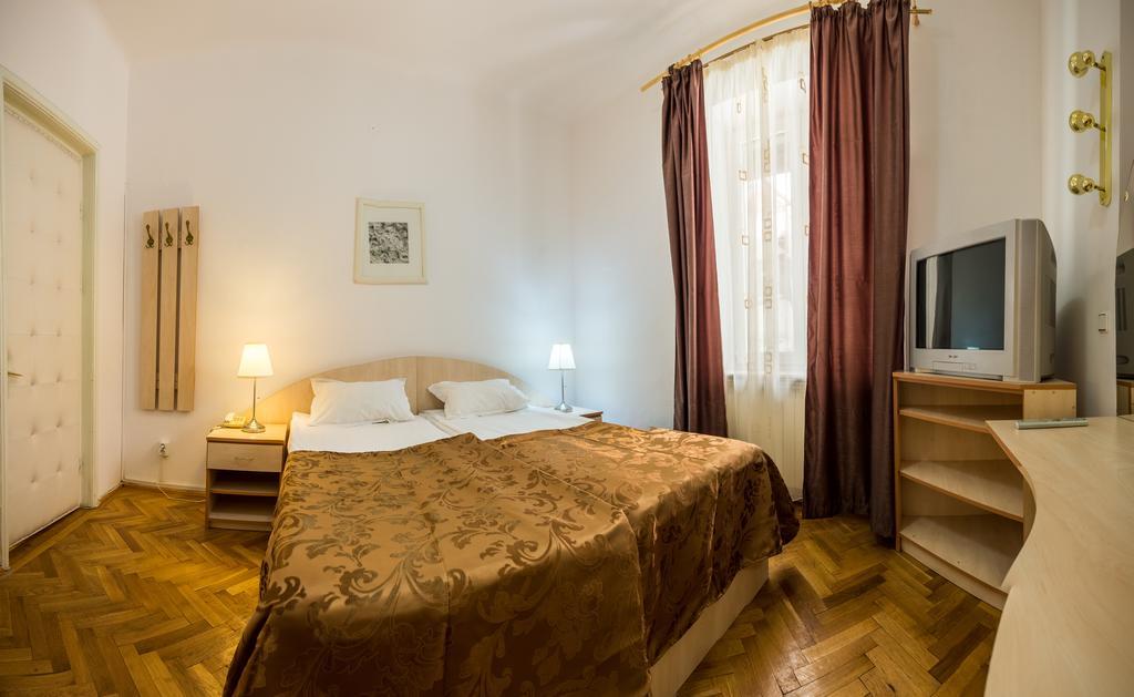 Hotel Rina Cerbul Sinaia Ngoại thất bức ảnh