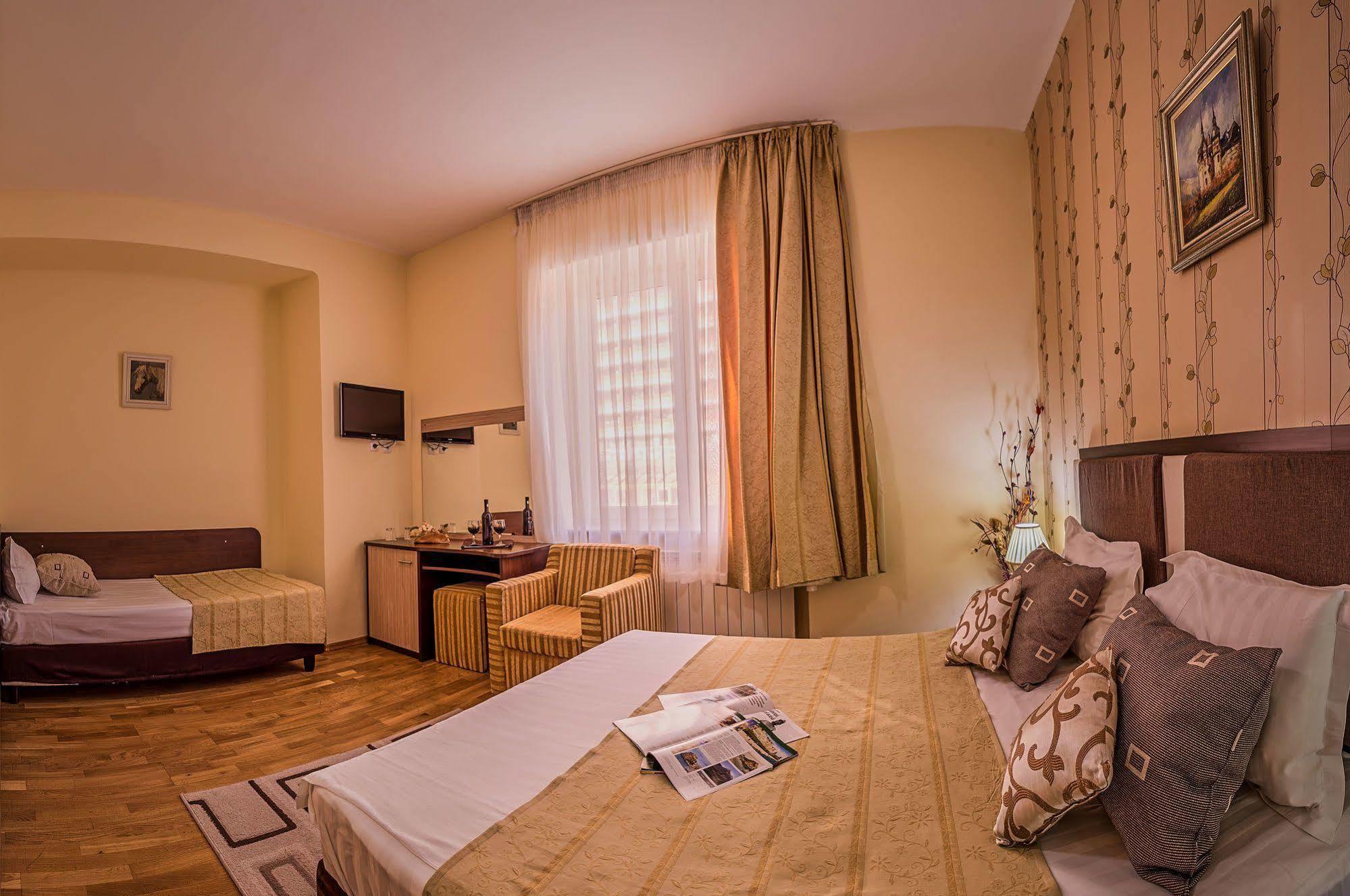 Hotel Rina Cerbul Sinaia Ngoại thất bức ảnh